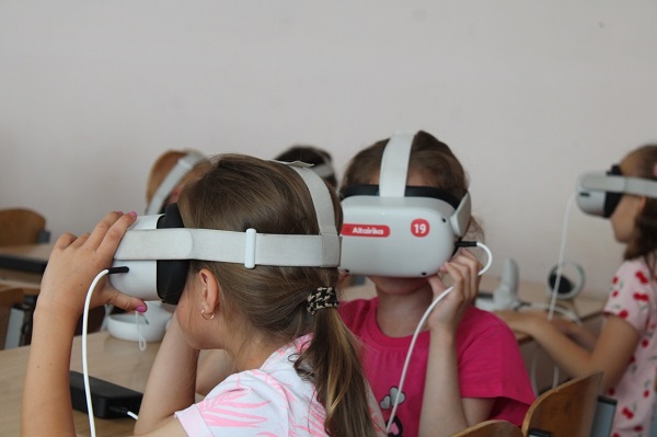 Кукольный театр, и VR-очки!.