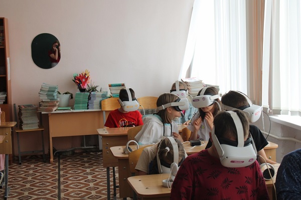 Кукольный театр, и VR-очки!.